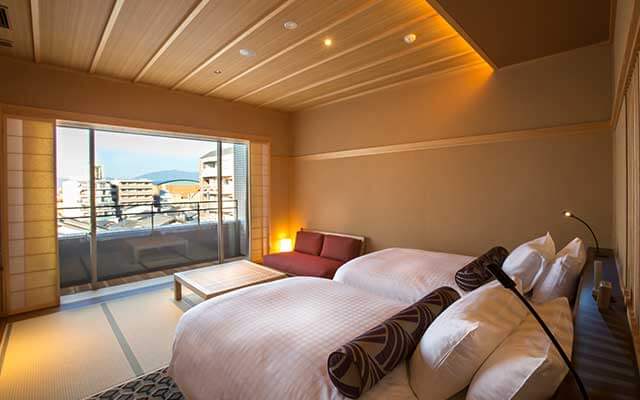 Deluxe Twin (townscape view)