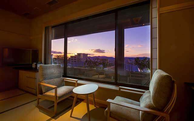 Japanese-style twin room with partial open-air bath (townscape view)